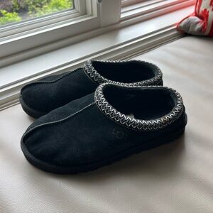 Men’s black UGG slippers size 11
